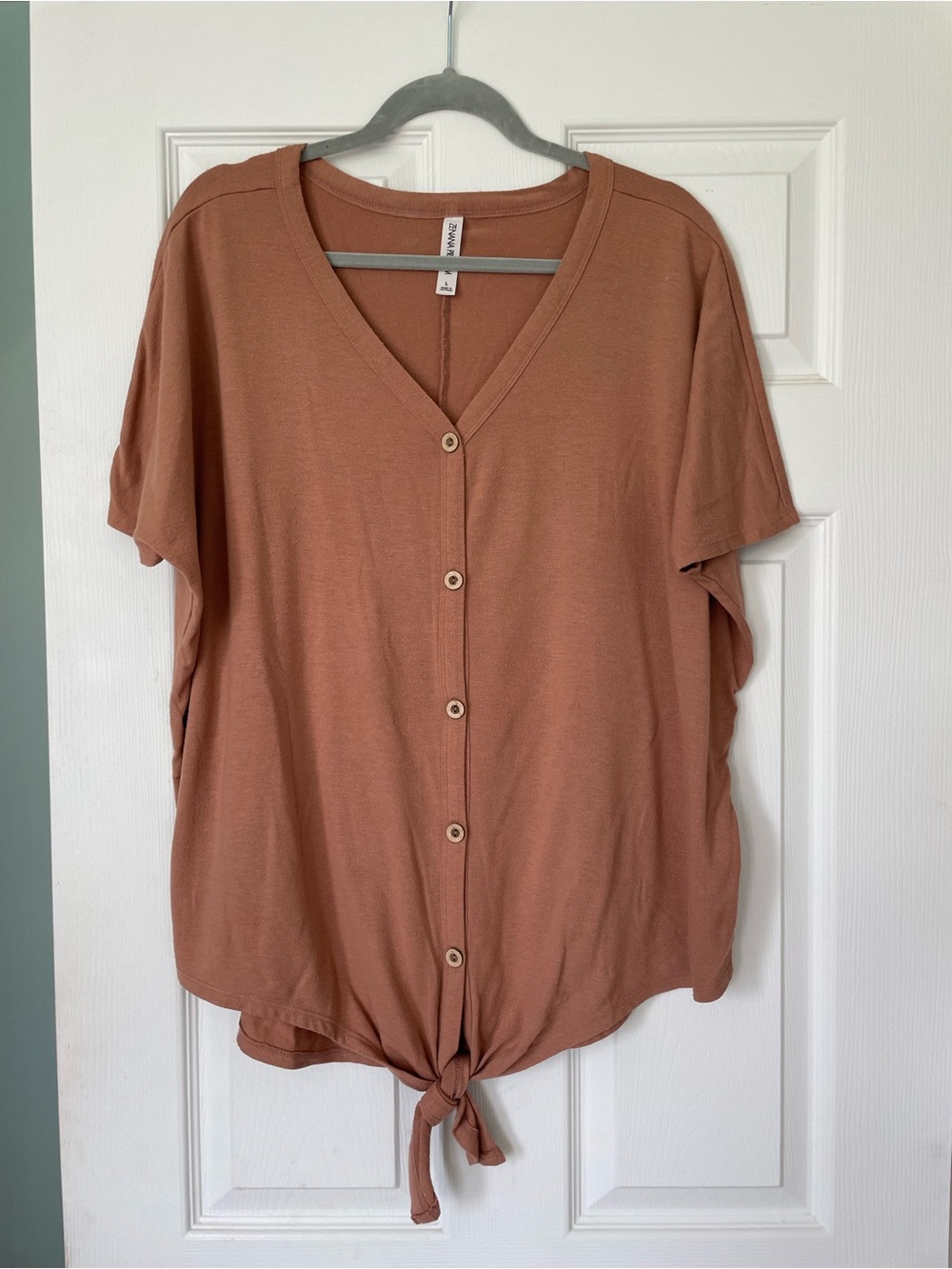 Women’s Button-Front Tie Hem Top - L